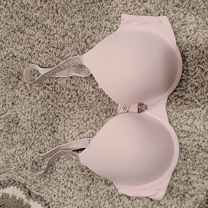 Victoria's Secret tshirt lightly lined bra. 36C